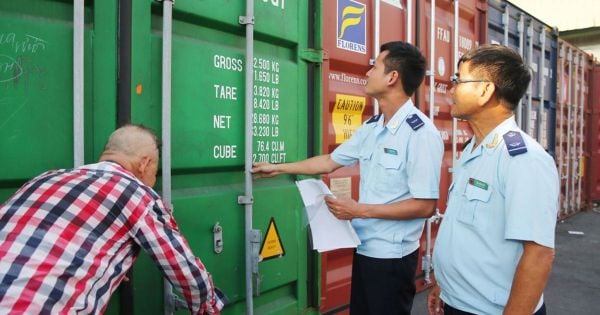 What Criteria Does Customs Use to Channel Declarations?